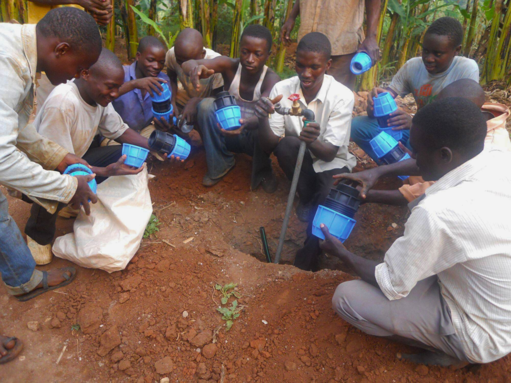 Omacan volunteers help with water